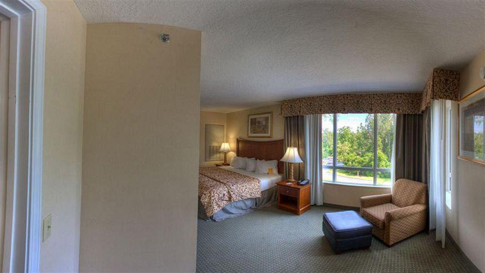 Holiday Inn Brunswick I-95 Extérieur photo